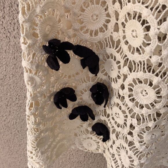 International Concepts Top Off White Crotchet Floral Black Flower Size XS - Picture 6 of 9